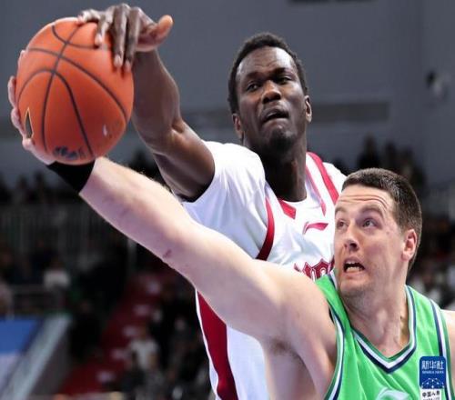 詹姆斯指出,球队边锋短,科洛克地位,爱游戏平台,爱游戏官方网站,爱游戏登录入口,爱游戏app下载