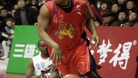 《黄健翔深度解析国少战韩：揭示技术短板，聚焦成长期耕耘之道》