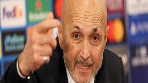 RW完胜情久夺魁：Fly关键一击，RW再添一分50成就璀璨瞬间！